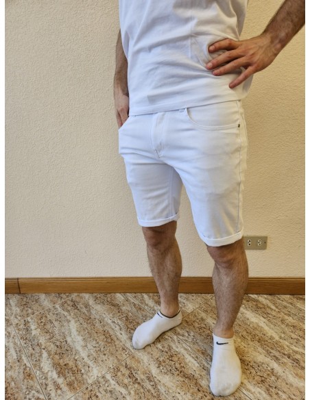 Galo Magan Liso corto