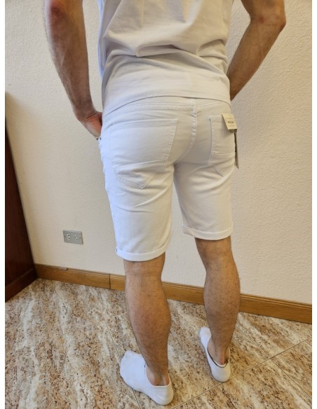 Galo Magan Liso corto